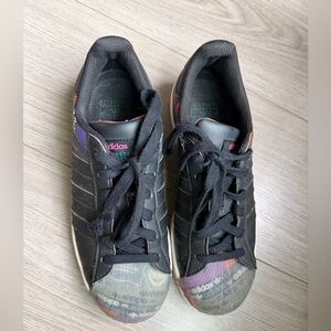 Adidas sneakers unisex